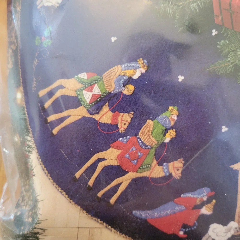 Bucilla 43 Inch Round Felt Tree Skirt Nativity Complete Kit 82720‎ Christmas
